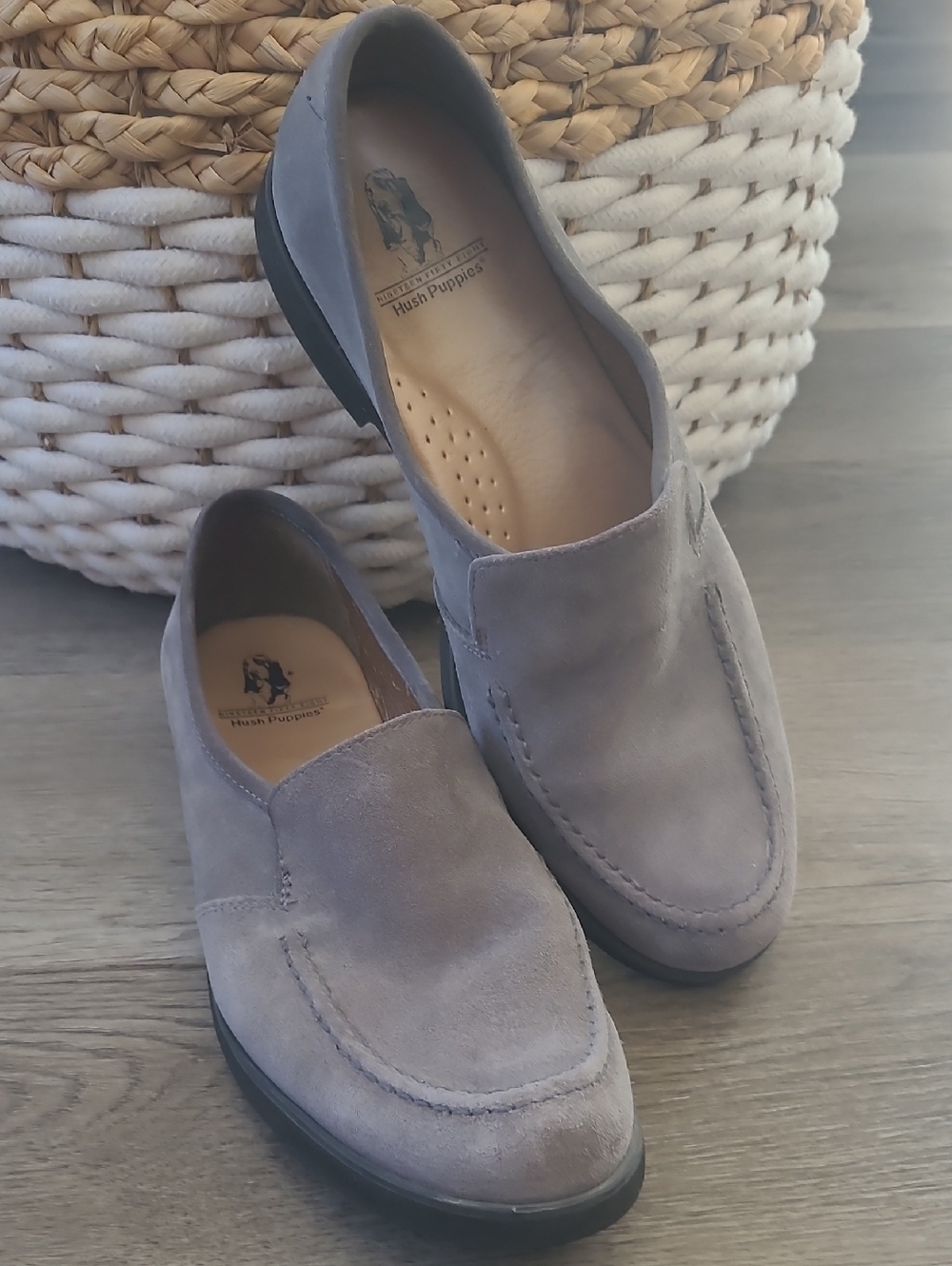Hush Puppies Women’s Light Gray Suede Slip-On Loafers Size Us9
